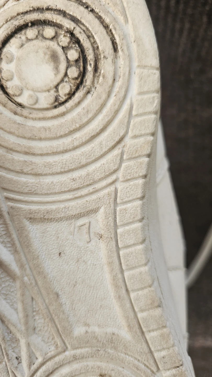 White high-top sneakers - photo 2