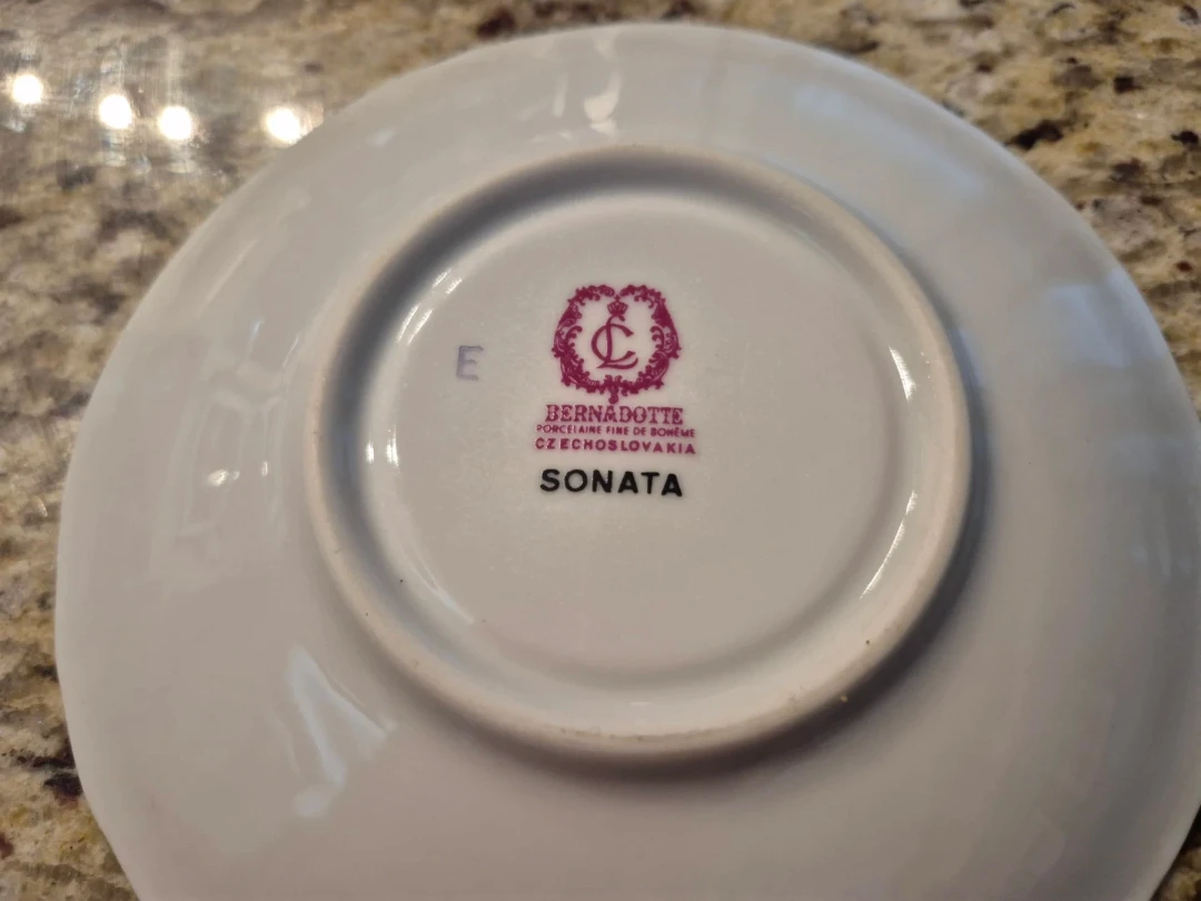 Beautiful cup & saucer set(s) - photo 2