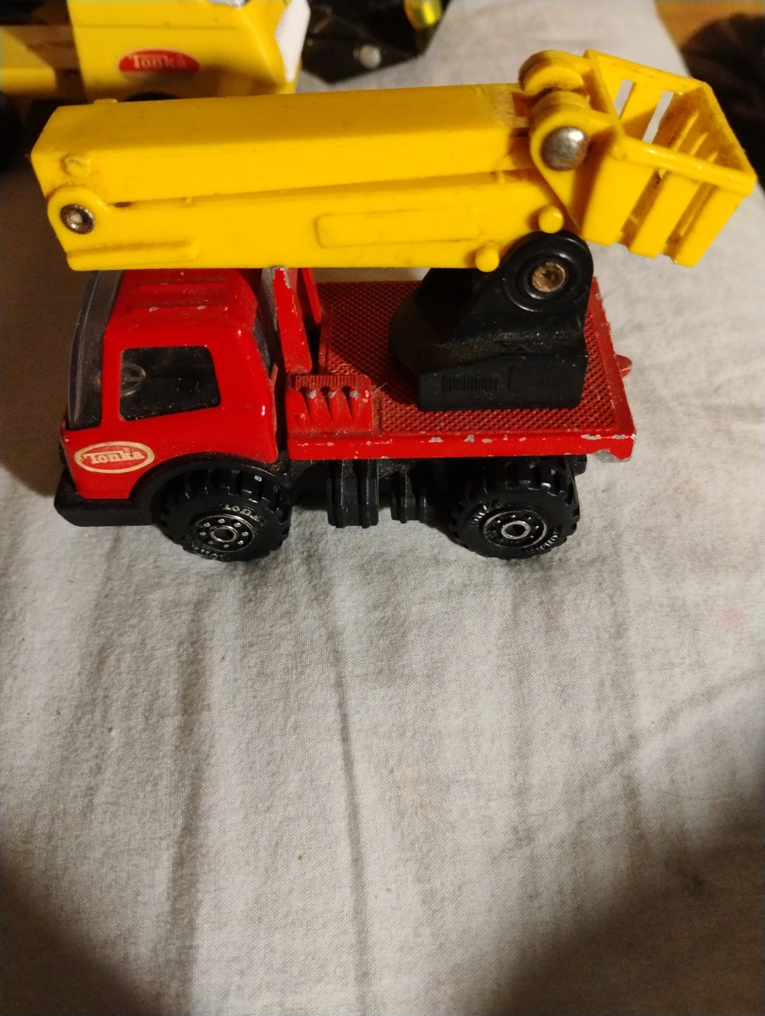 Tonka diecast cherry picker toy truck - photo 2