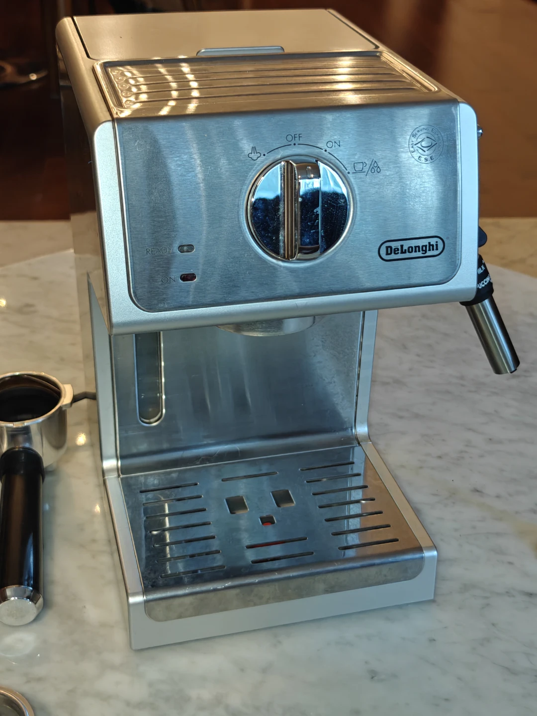 De'Longhi ECP3630 15 Bar Espresso and Cappuccino Machine - photo 2
