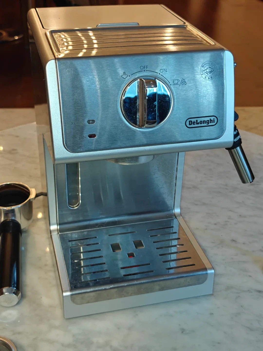 De'Longhi ECP3630 15 Bar Espresso and Cappuccino Machine - photo 2