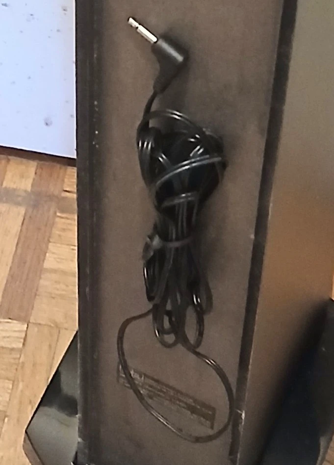 Pair of 10 watt  Floor Standing Speakers - photo 3
