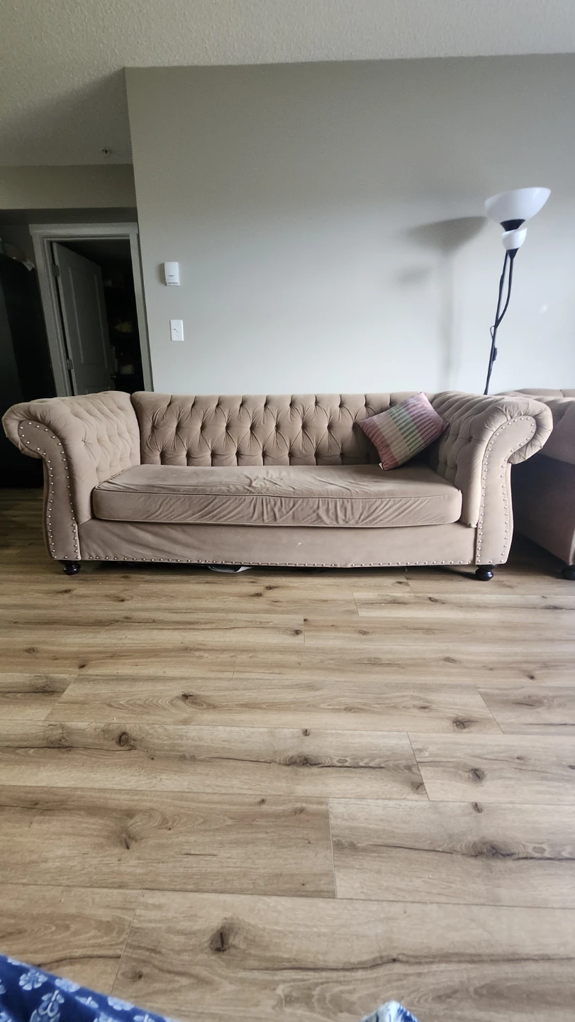 Couch - photo 2