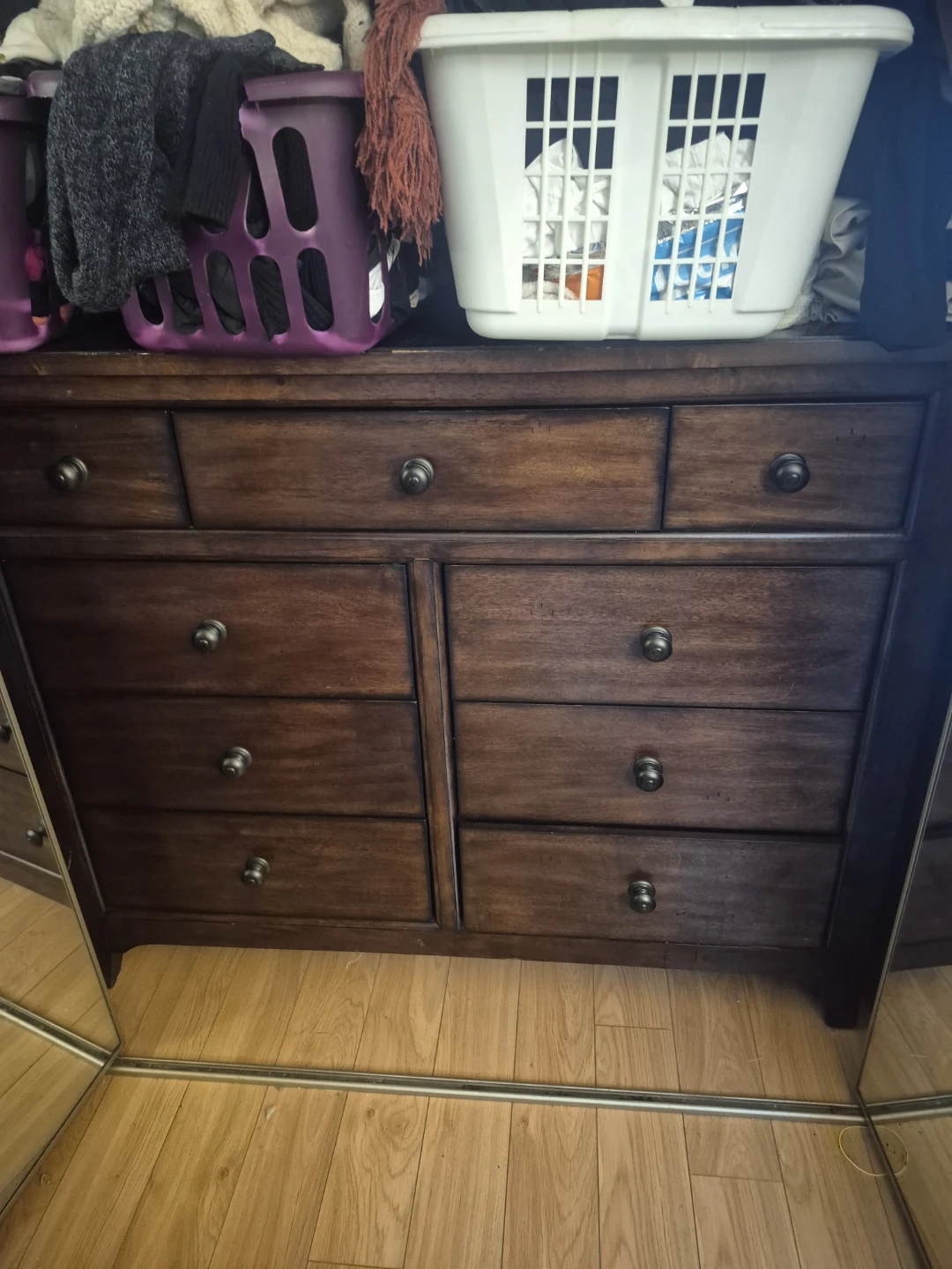 Dark wood bedroom dresser and 2 nightstands set - photo 2