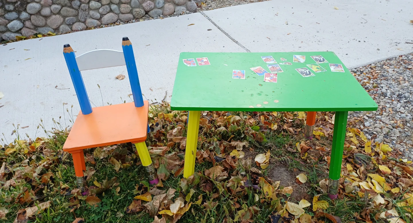 Free: on curb Children's table and 1 chair