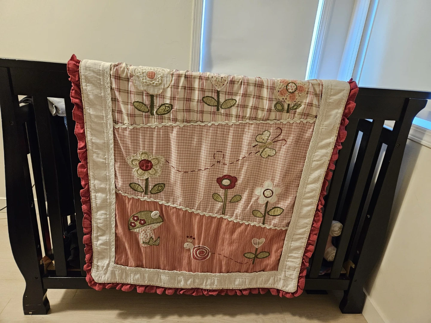 Crib Bedding Set with Matching Pillows