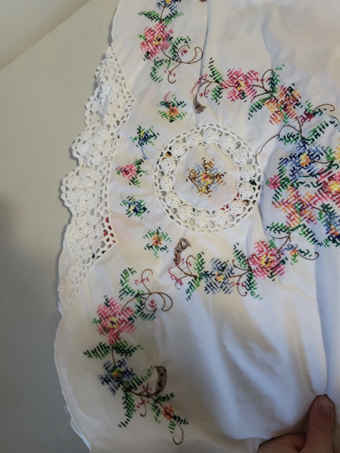 Vintage Embroidered White Tablecloth - photo 3