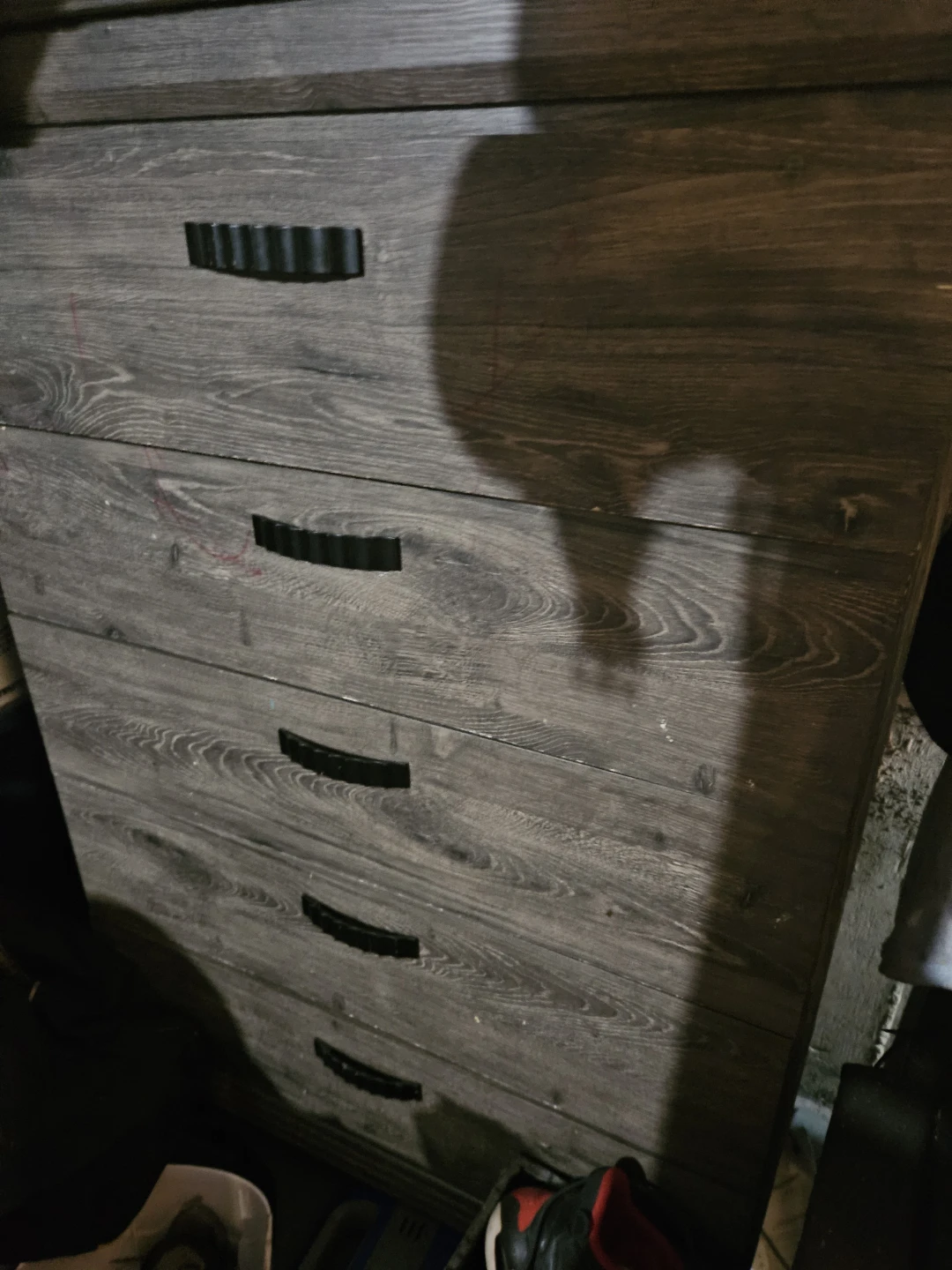 5-Drawer Wood Grain Dresser
