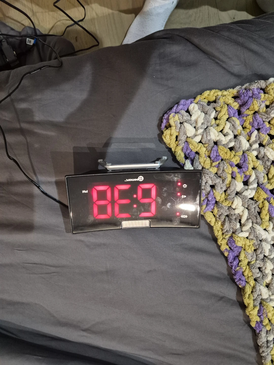 Geemarc Wake 'n' Shake Curve Alarm Clock - photo 2