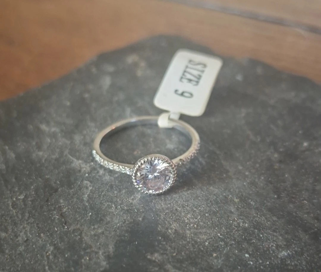 Size 9 - Silver-toned round solitaire ring - photo 2