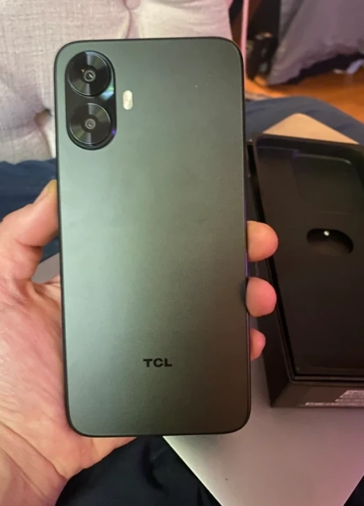 TCL Smartphone - photo 2