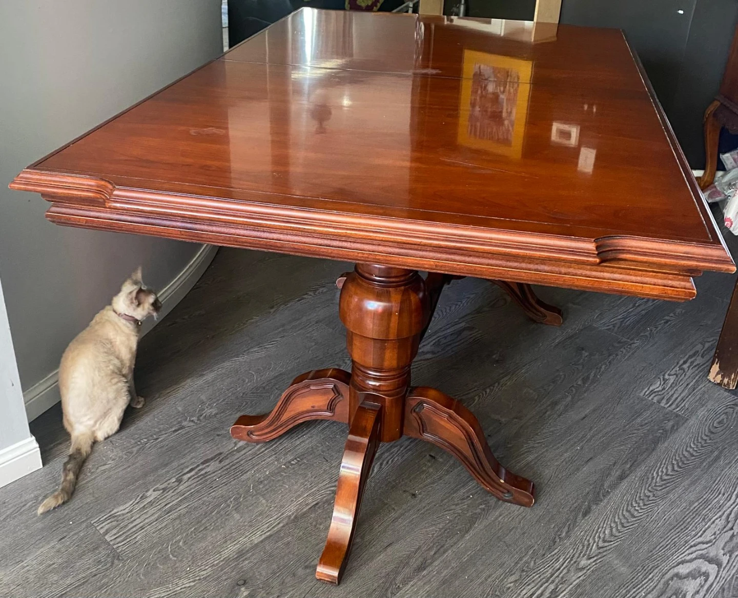 Extendable Traditional Dining Table