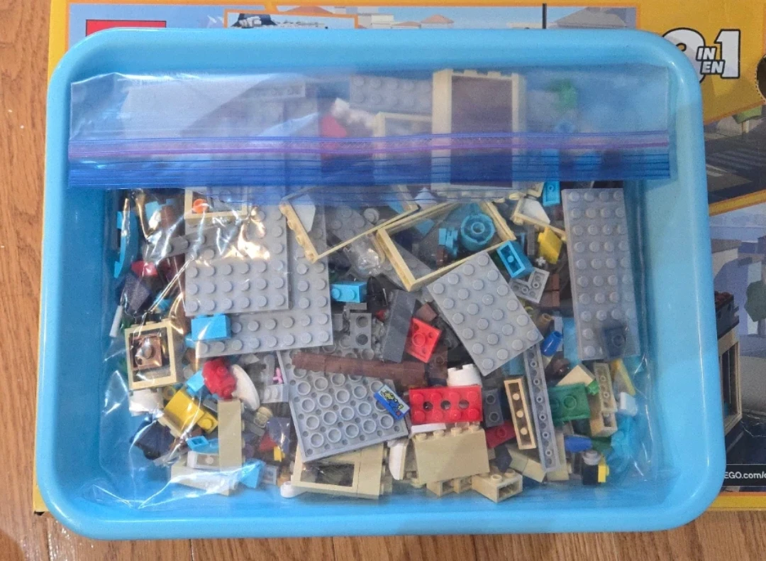 LEGO set - 3-in-1 Toy Store, Cafe, Flower Shop - with manual - photo 3