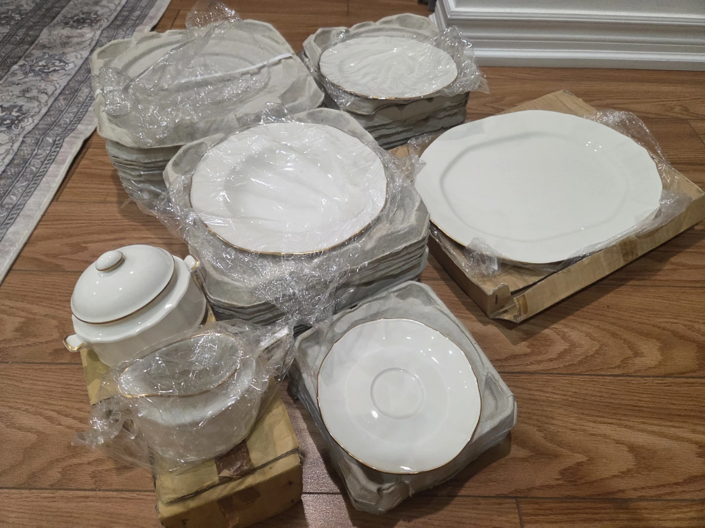 Noritake Imperial Baroque CHATEAU – 30‑Piece Fine China Set