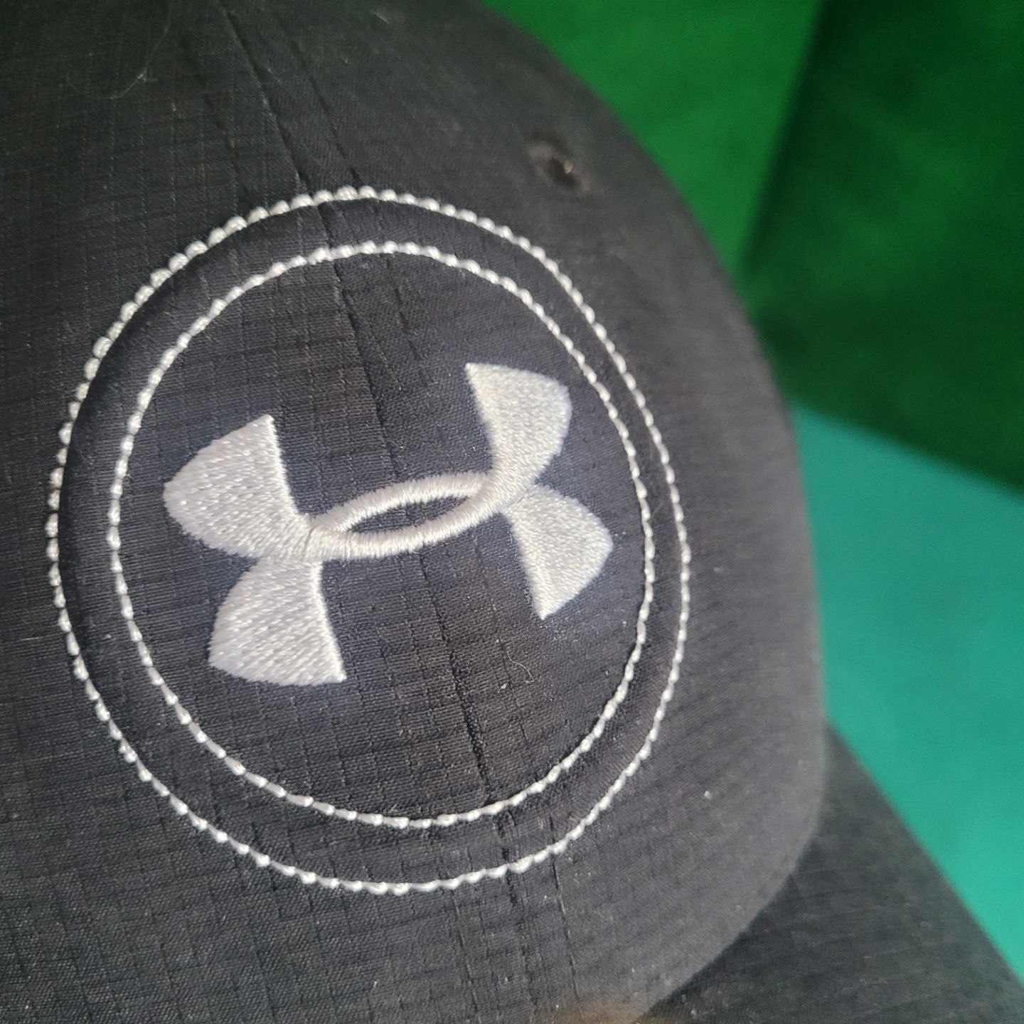 Brand New NWOT Under Armour Golf Hat Black - photo 5
