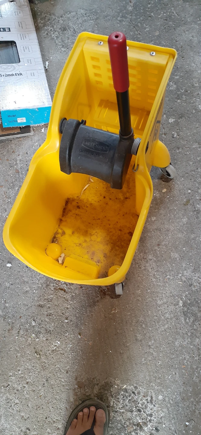 Rubbermaid Commercial Mop Bucket with Wringer - photo 5