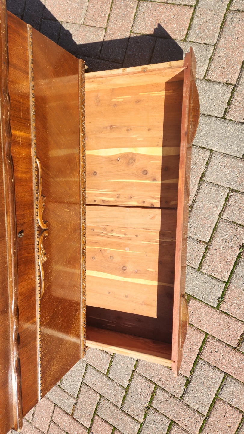 Honderich Furniture Co. Cedar Chest - photo 4