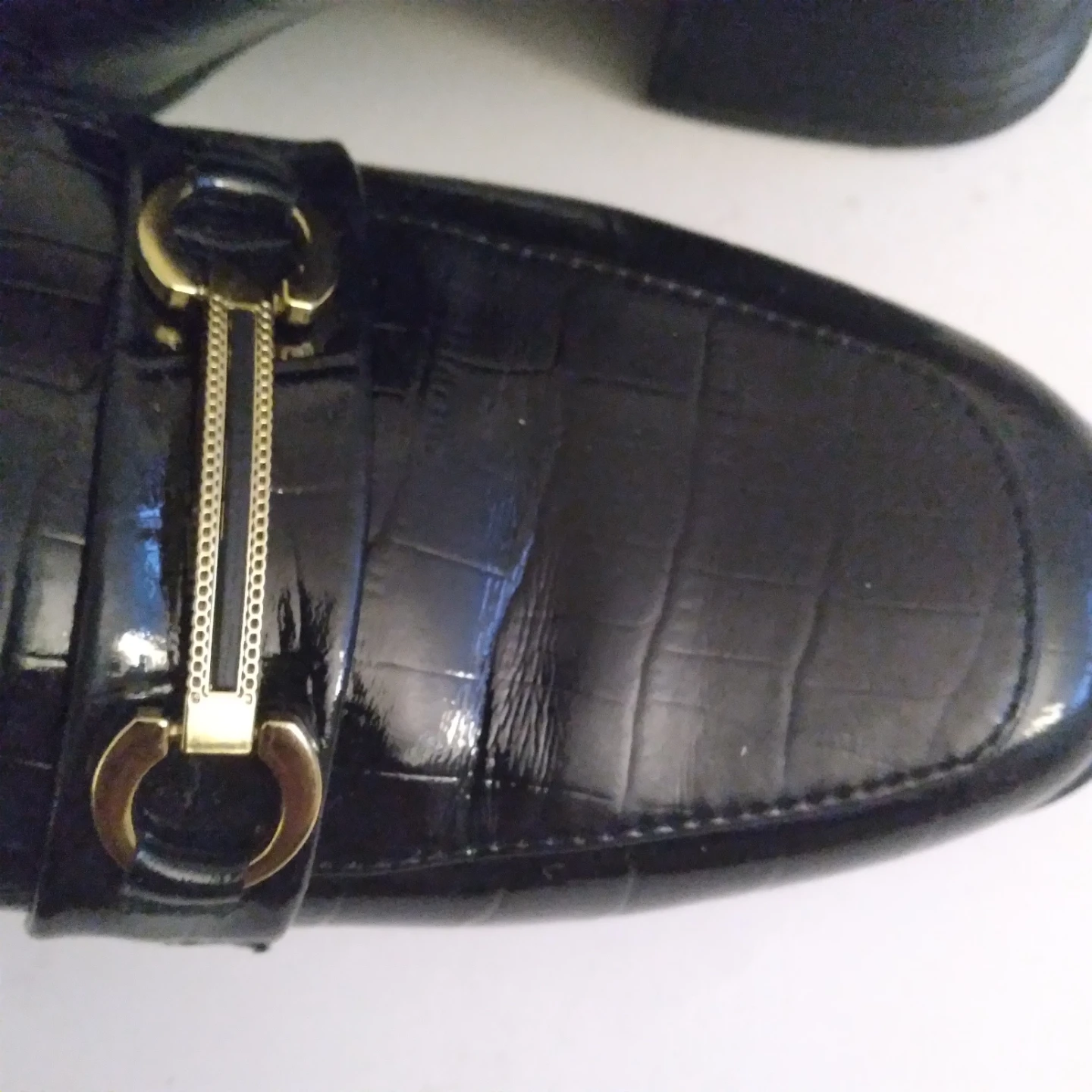 Zhenpixiuxian Black Crocodile-Embossed Loafers - photo 2