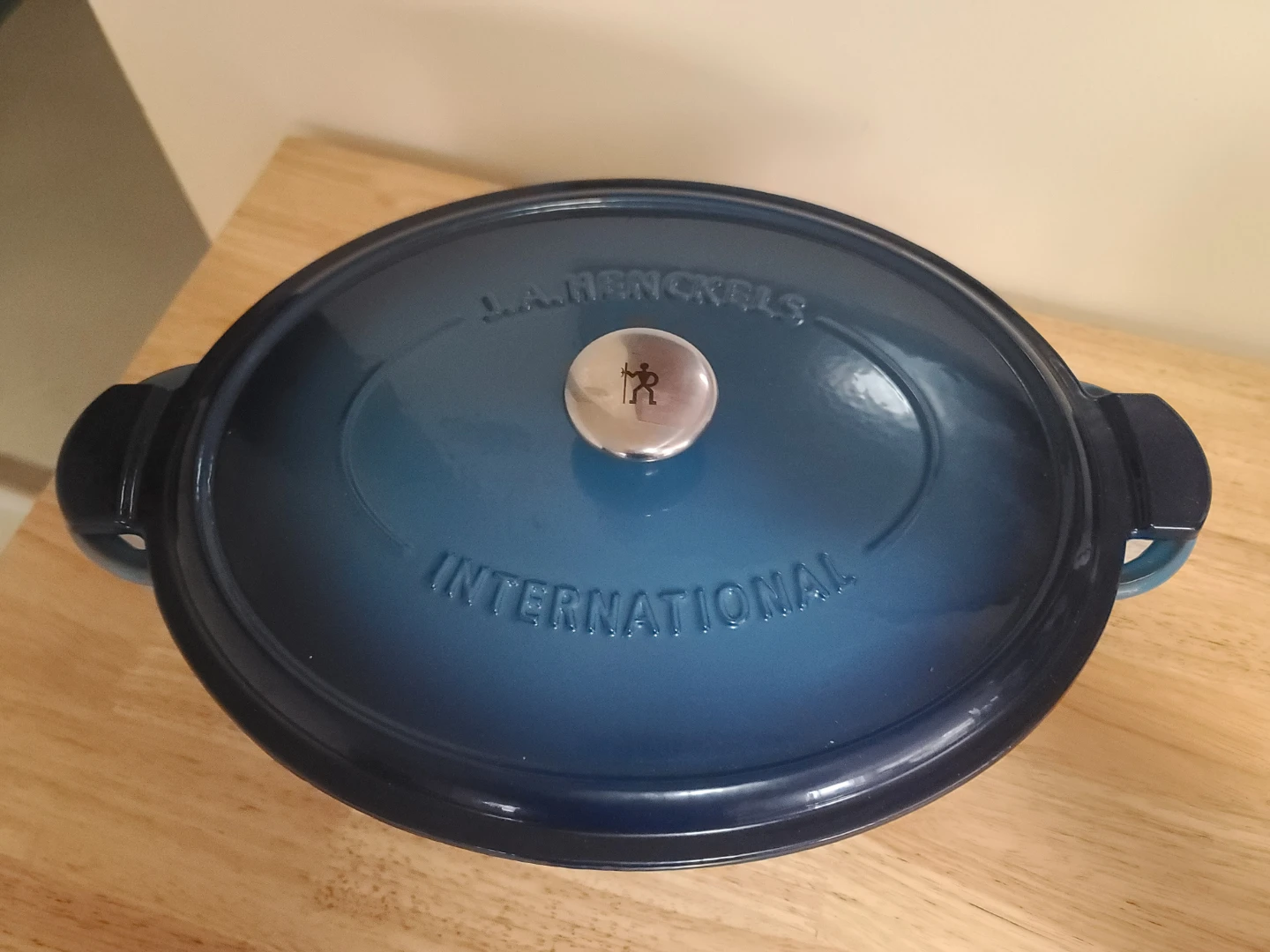 Brand new henckles cast iron dutch oven