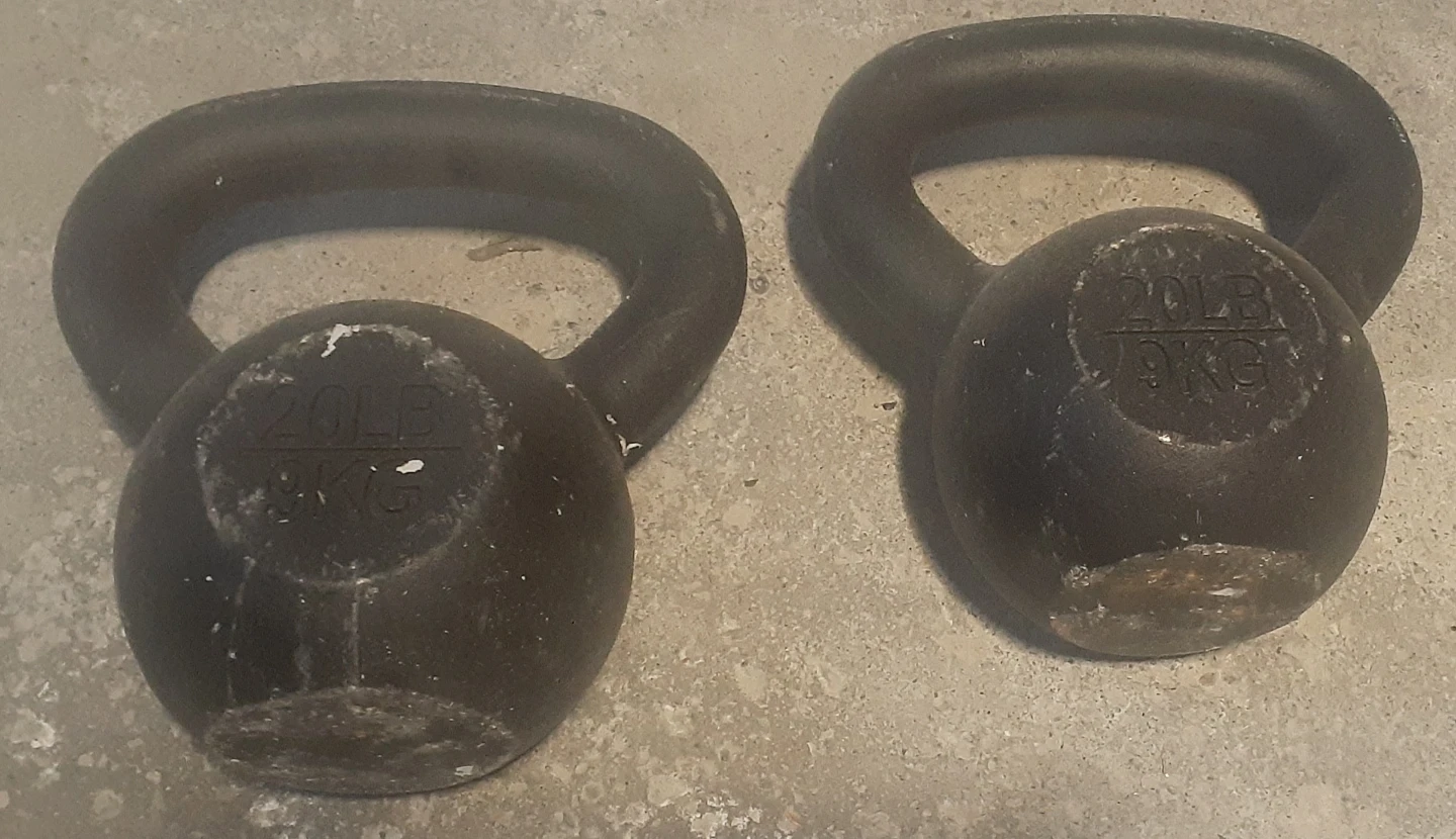 Set of two 20lb (9kg) kettlebells - photo 2