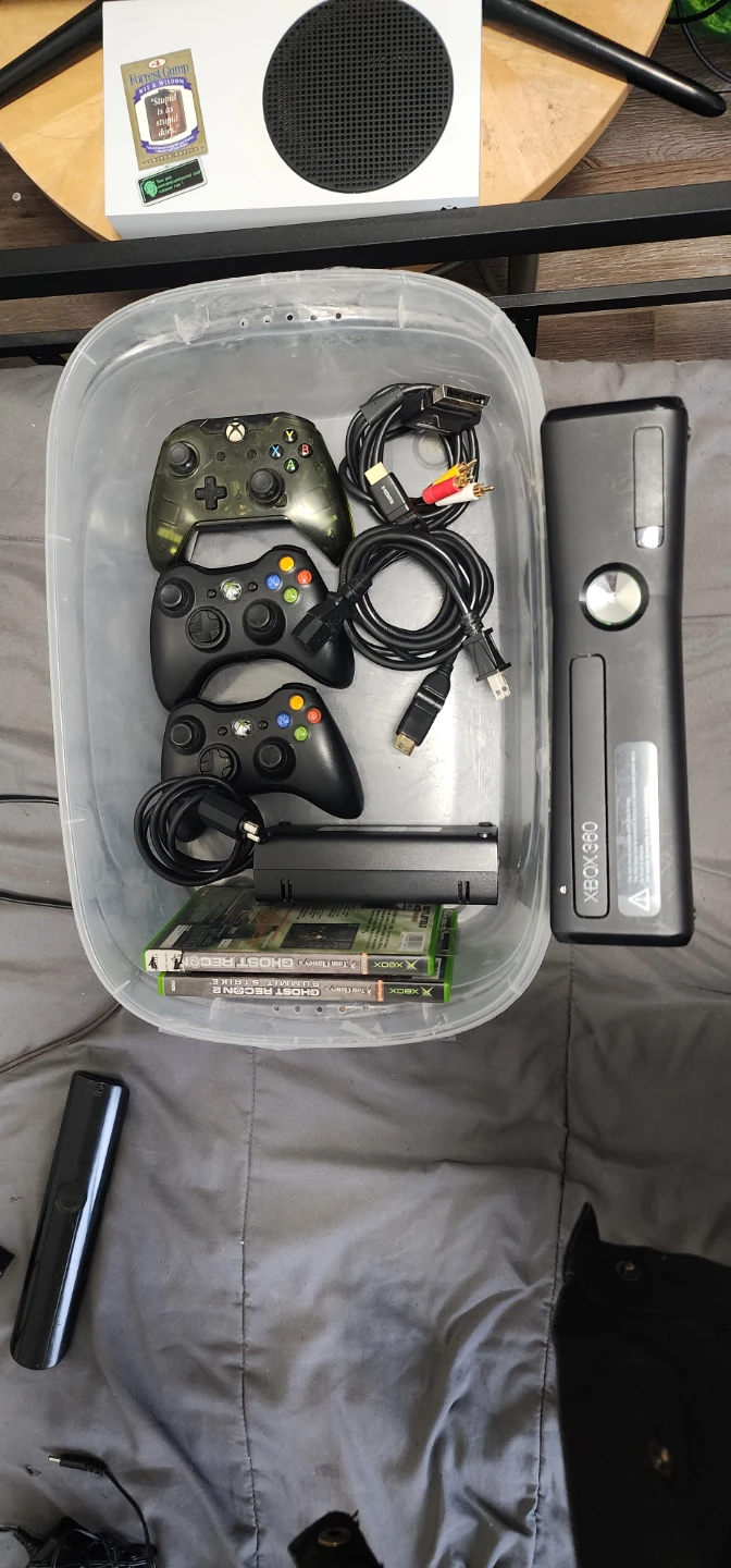 Xbox 360 Console with 3 Controllers and 2 Games - photo 4