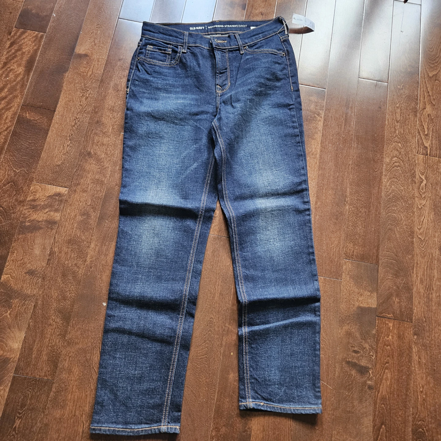 Old Navy Boyfriend Straight Jeans size 4 comes with tag