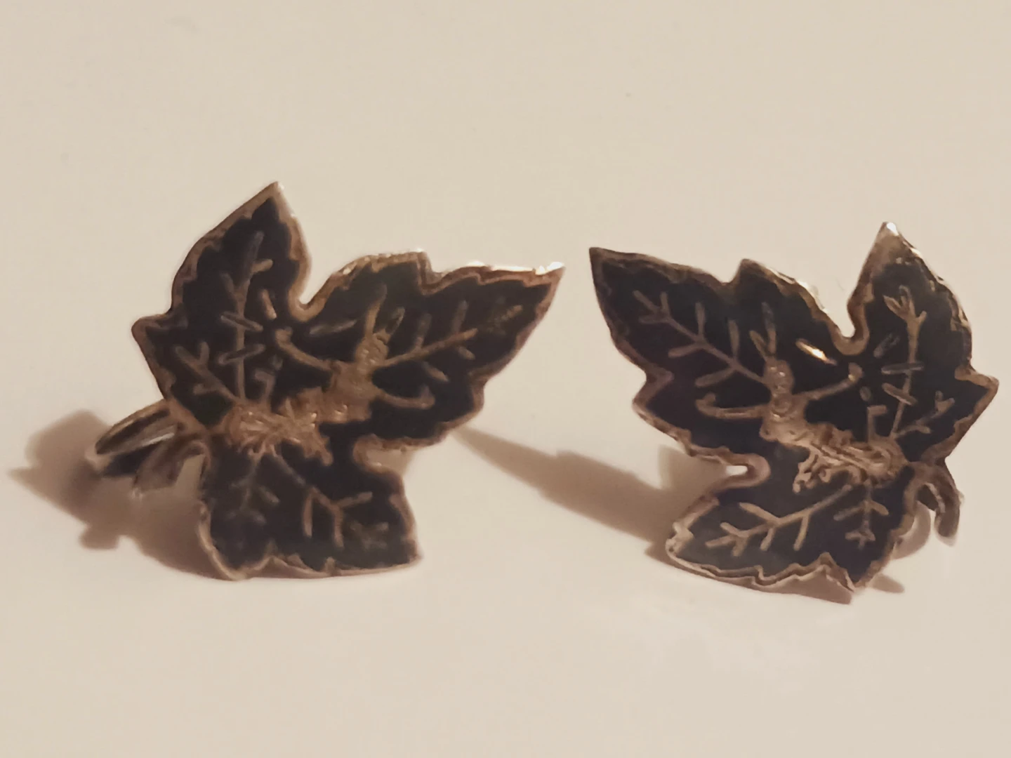 Beautiful Vintage Sterling Silver Leaf Screw-Back Earrings - photo 3