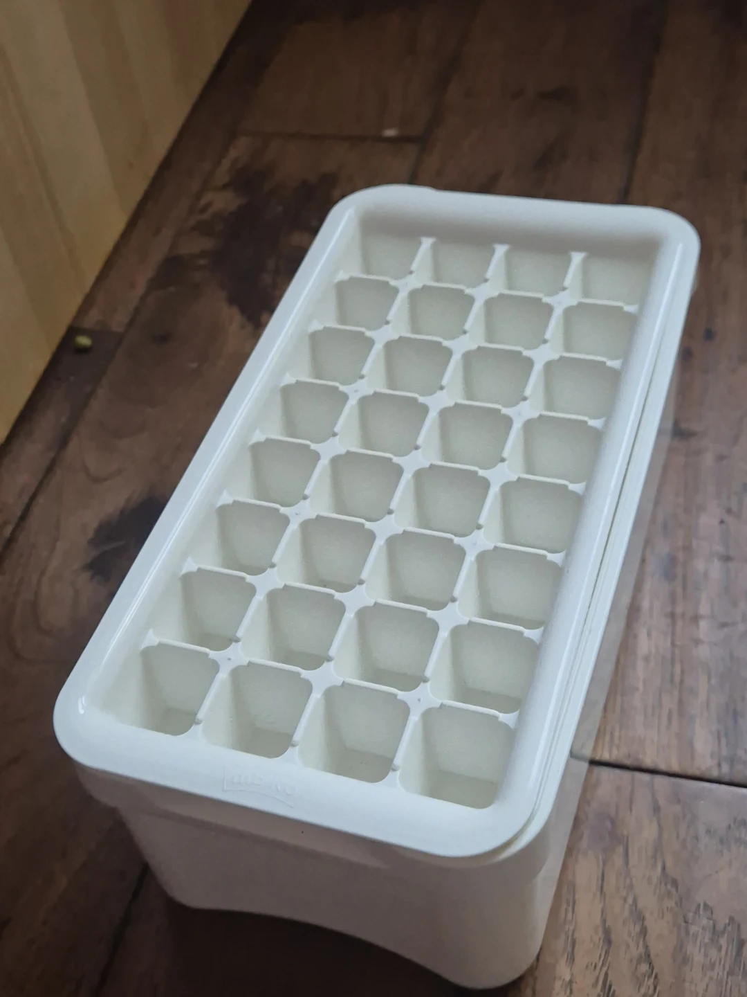 Ice Cube Tray with Bin and Scoop