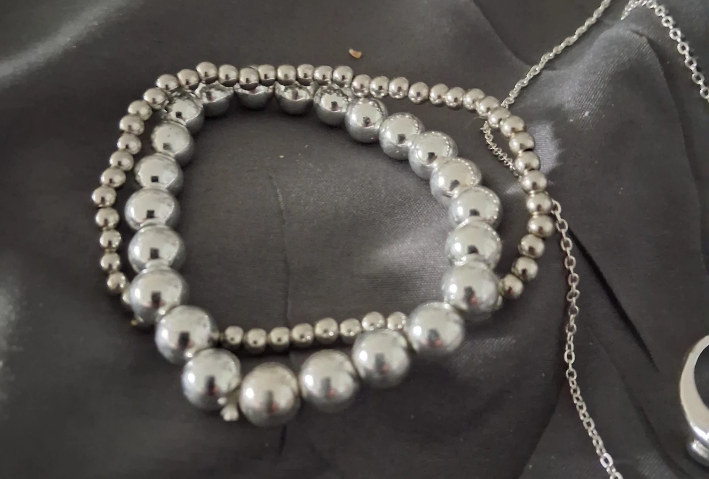 Silver-toned jewelry set with bracelets, ring and necklace - photo 5
