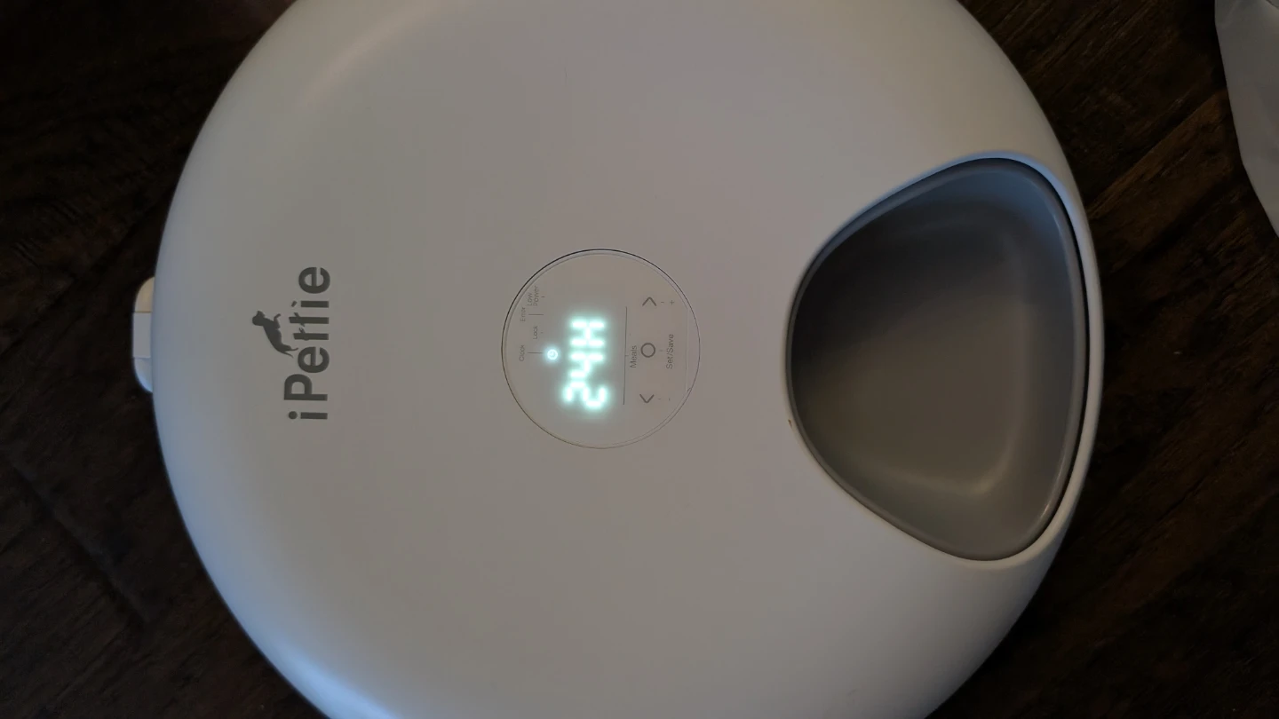 iPettie Donut Frost 6-Meal Automatic Pet Feeder - photo 3