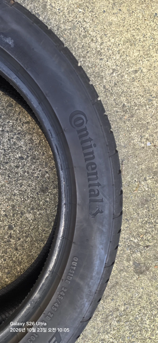 Continental ExtremeContact DWS 06 245/45ZR20 Tires