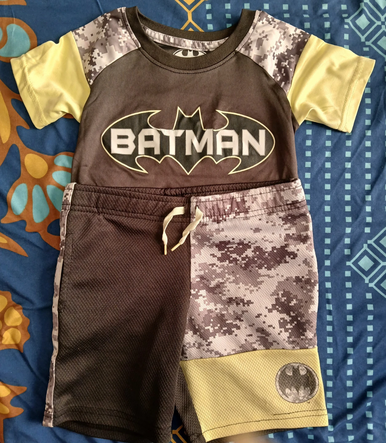 Batman Boys 2-Piece Shirt and Shorts Set 2T