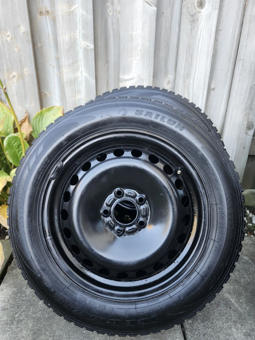 Set of 3 Continental and Sailun Winter Tires - photo 3