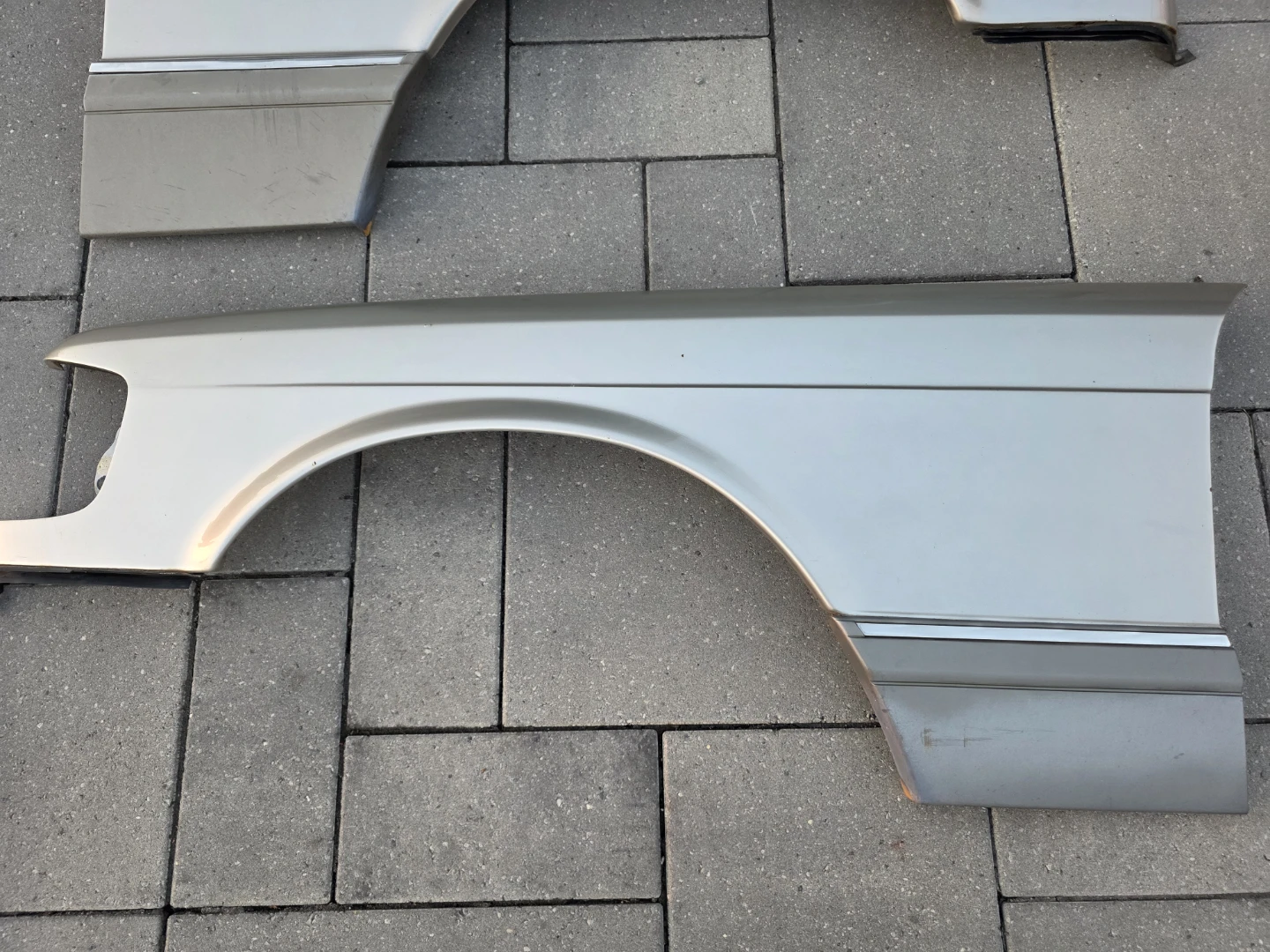Mercedes-Benz w126 560SEL front fenders - photo 3