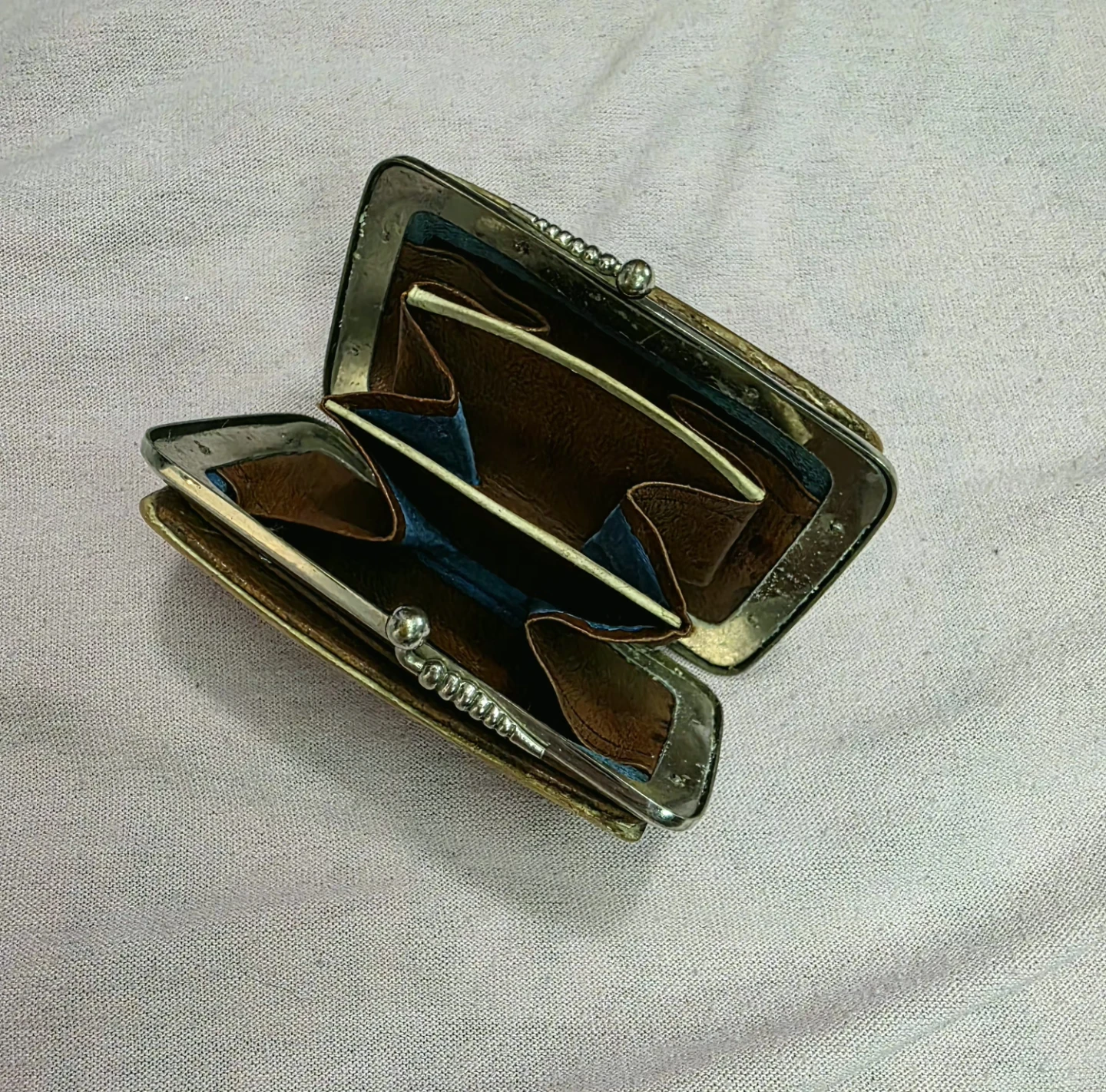 Vintage Mother of Pearl Coin Purse - photo 2
