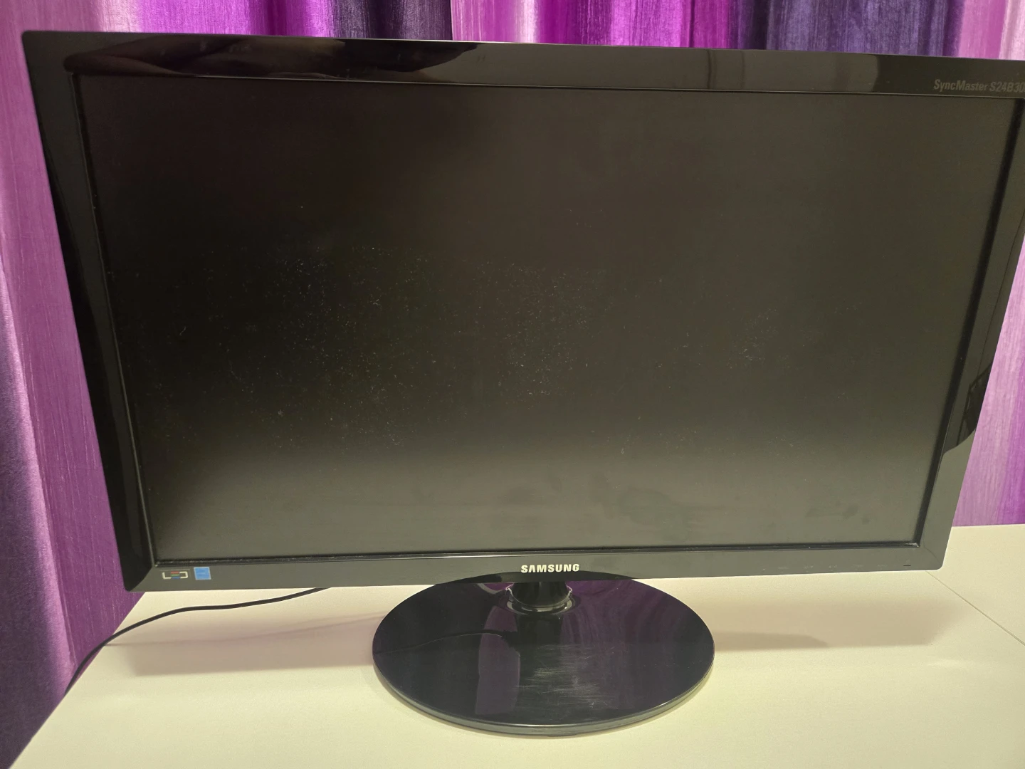 Monitor (Samsung) 24inch in good working condition