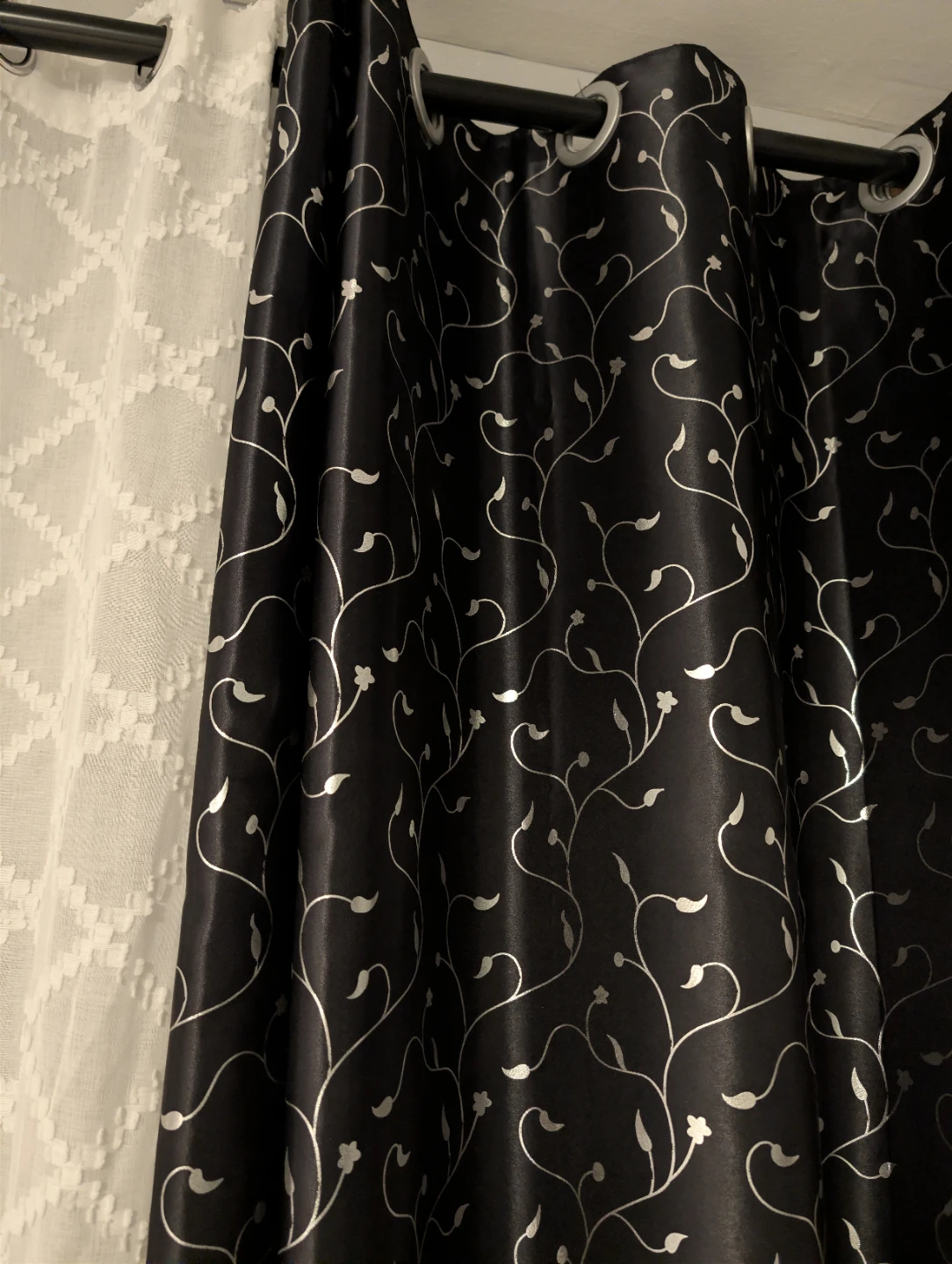 Set of black floral and white patterned curtains - photo 3