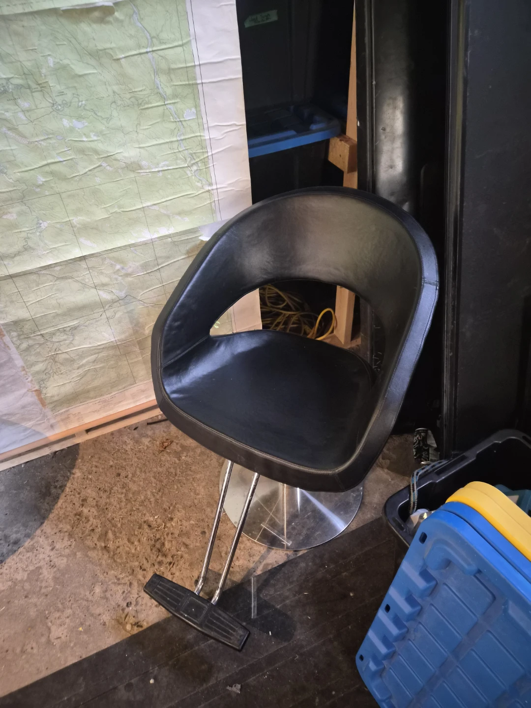 2 Black Salon Chairs - photo 2