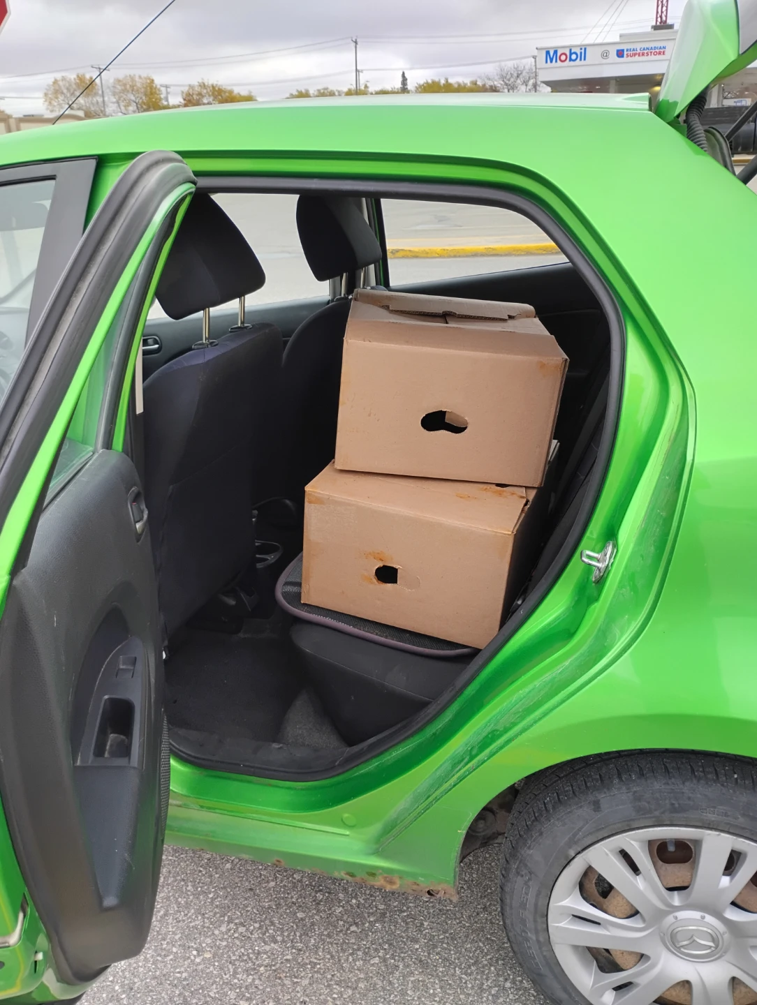 Sturdy cardboard moving boxes - photo 4
