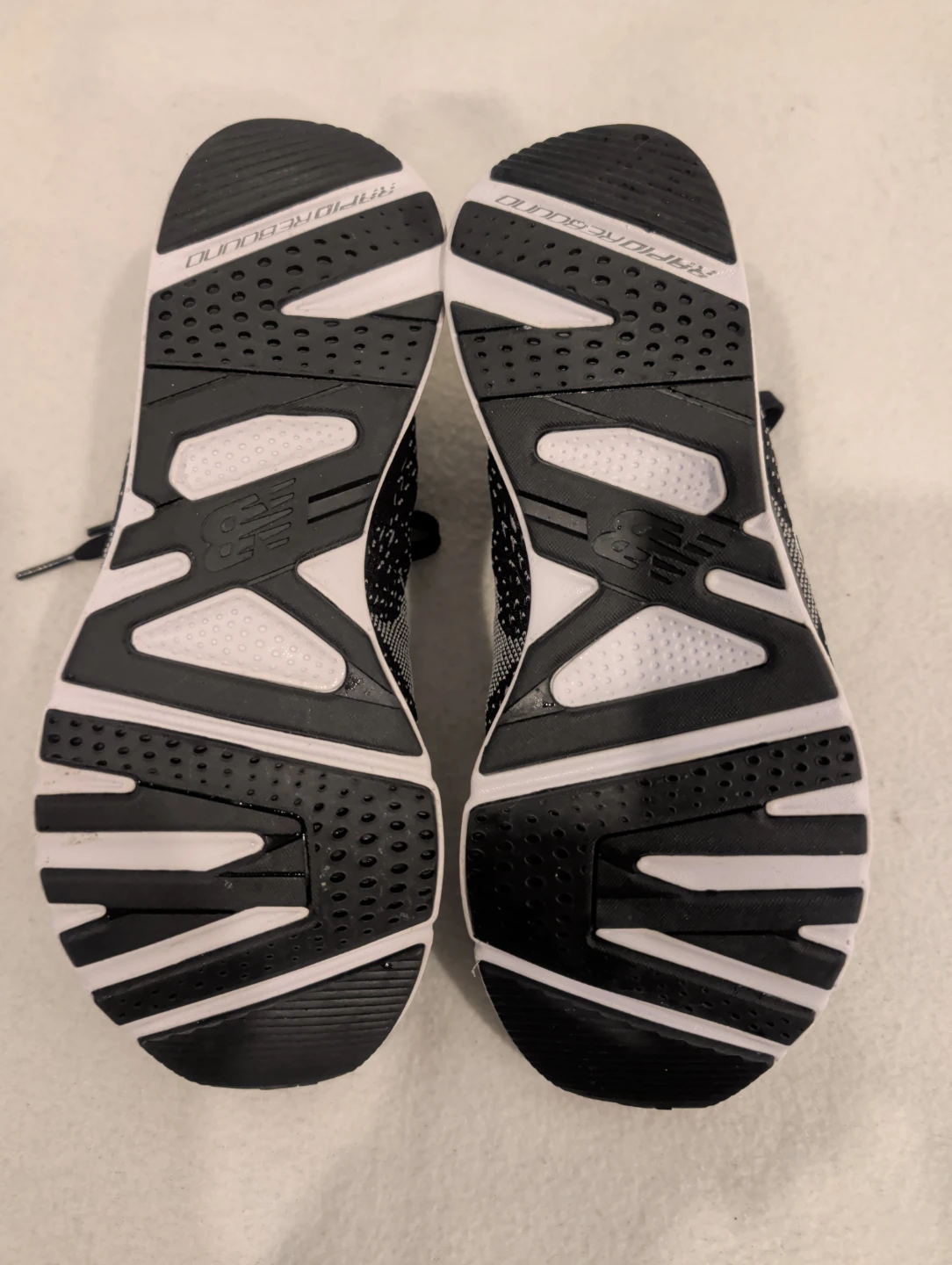 New Balance Size 8 Women's Runners (Like New - Indoors Only) - photo 3