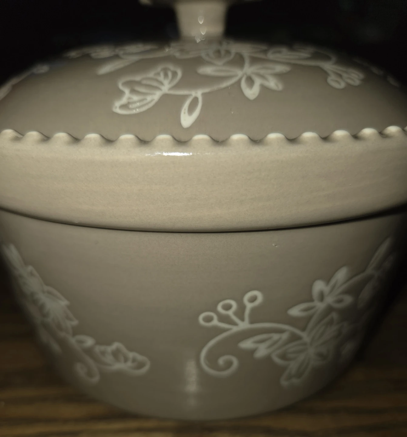 Vintage temp-tartions floral lace ceramic Lidded casserole pot - photo 4