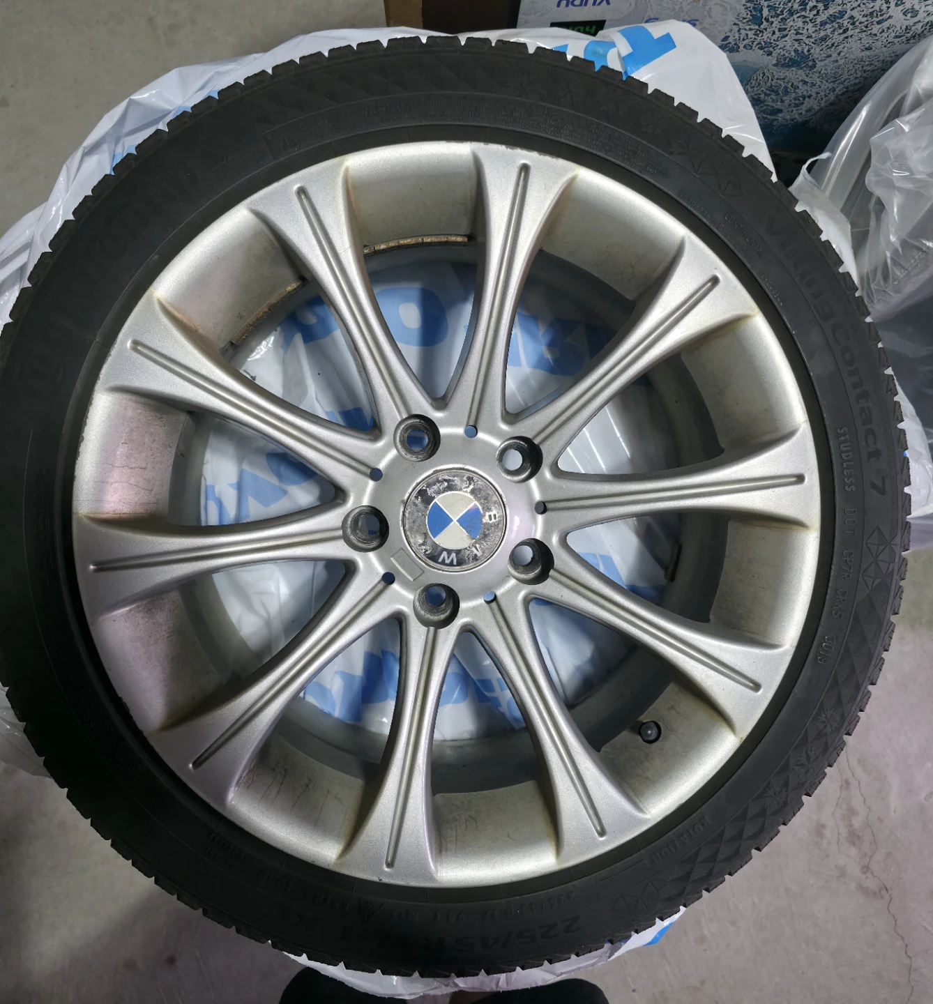 BMW 17-inch Alloy Wheel with Winter Tire - photo 4