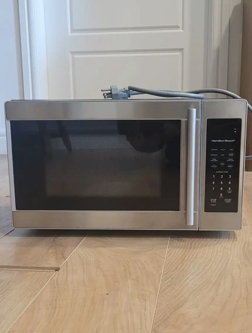 Hamilton Beach Microwave EM720CPN-S