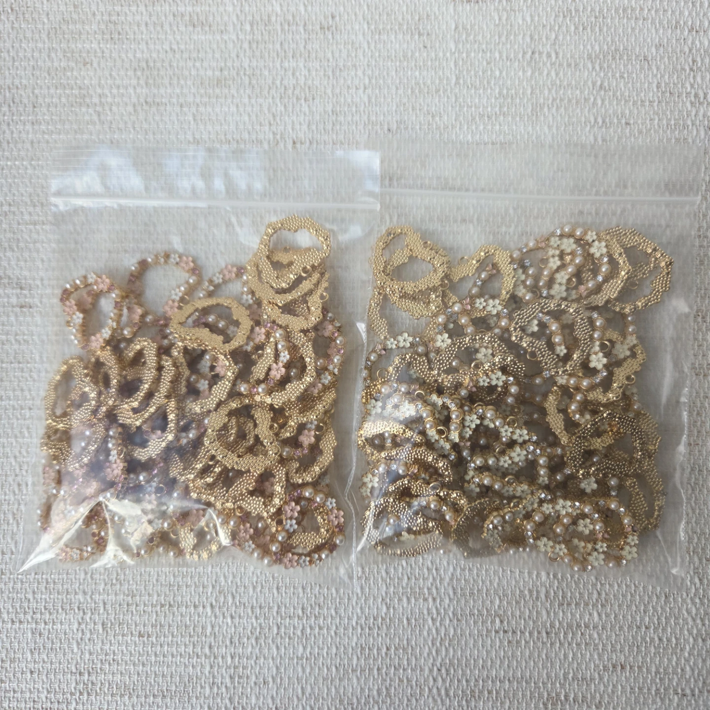 Heart-shaped charms, 140 pieces total - photo 3