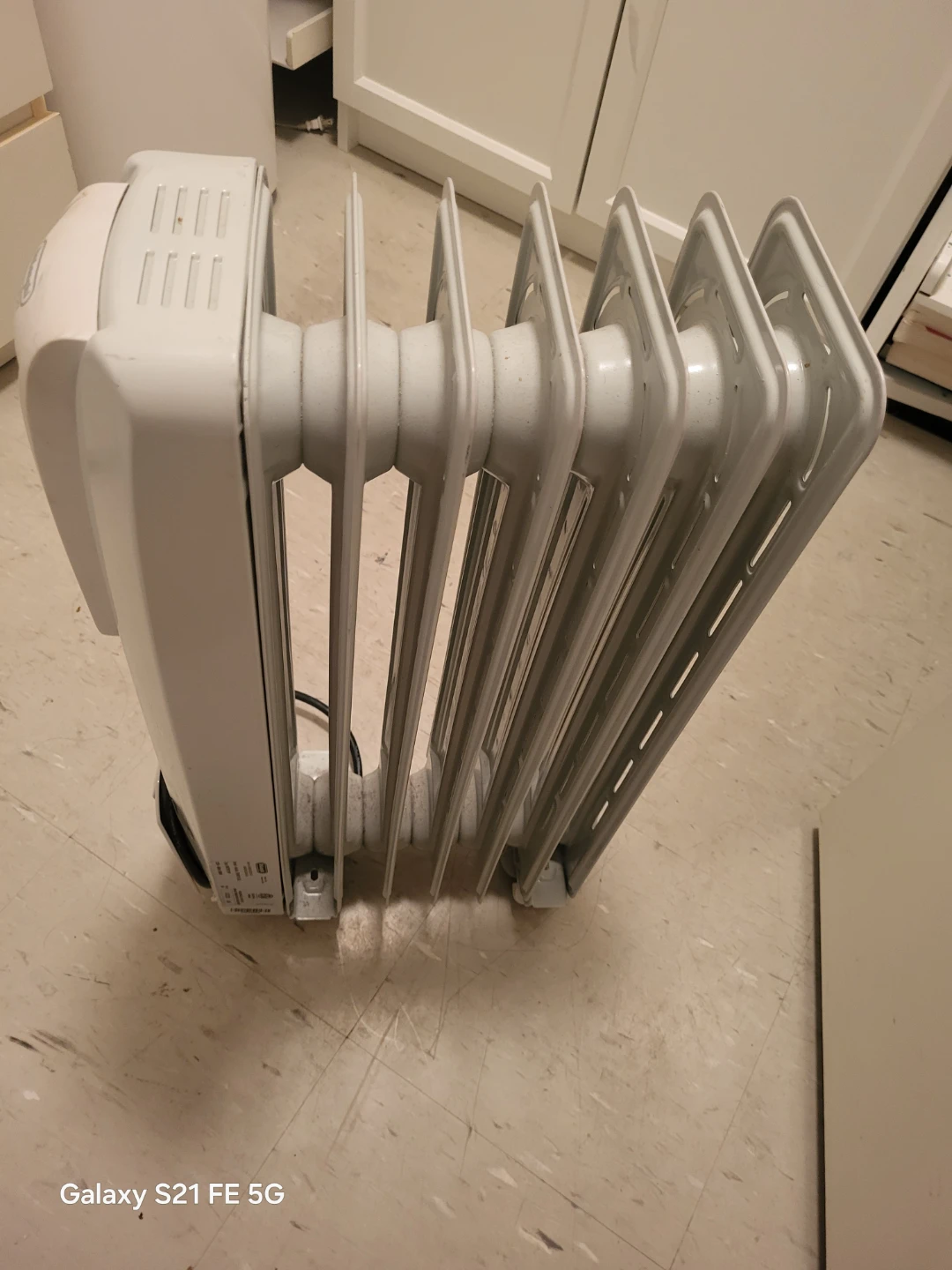 DeLonghi Safeheat Oil-Filled Radiator Heater - photo 2