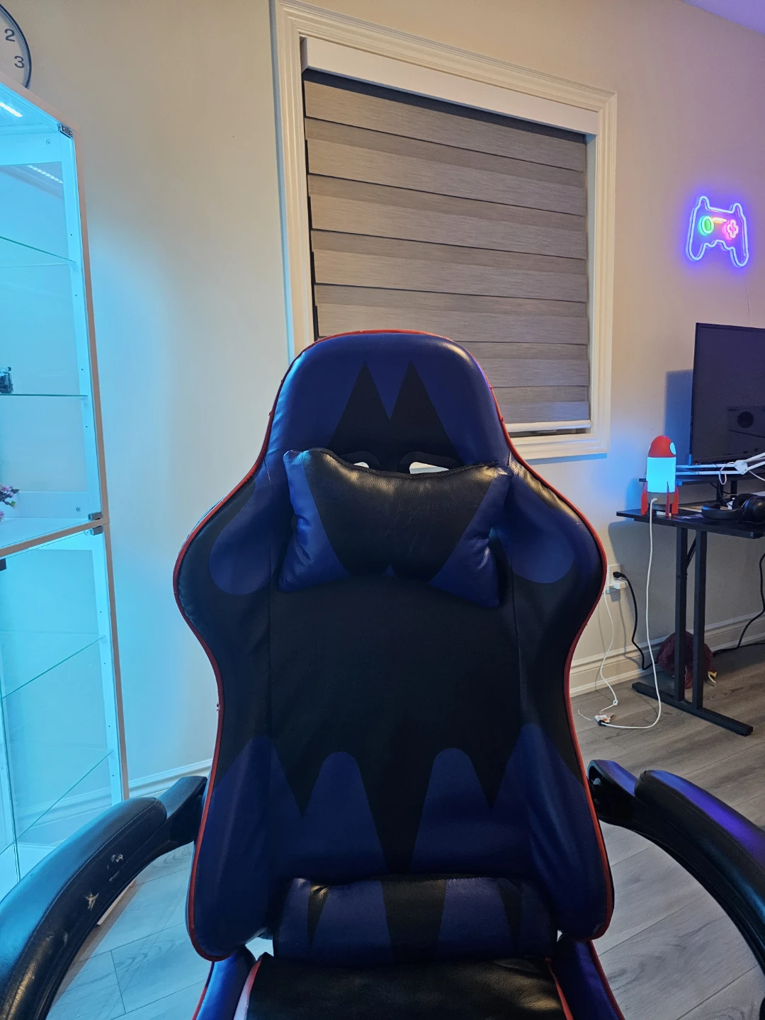 Gaming chair in black and blue