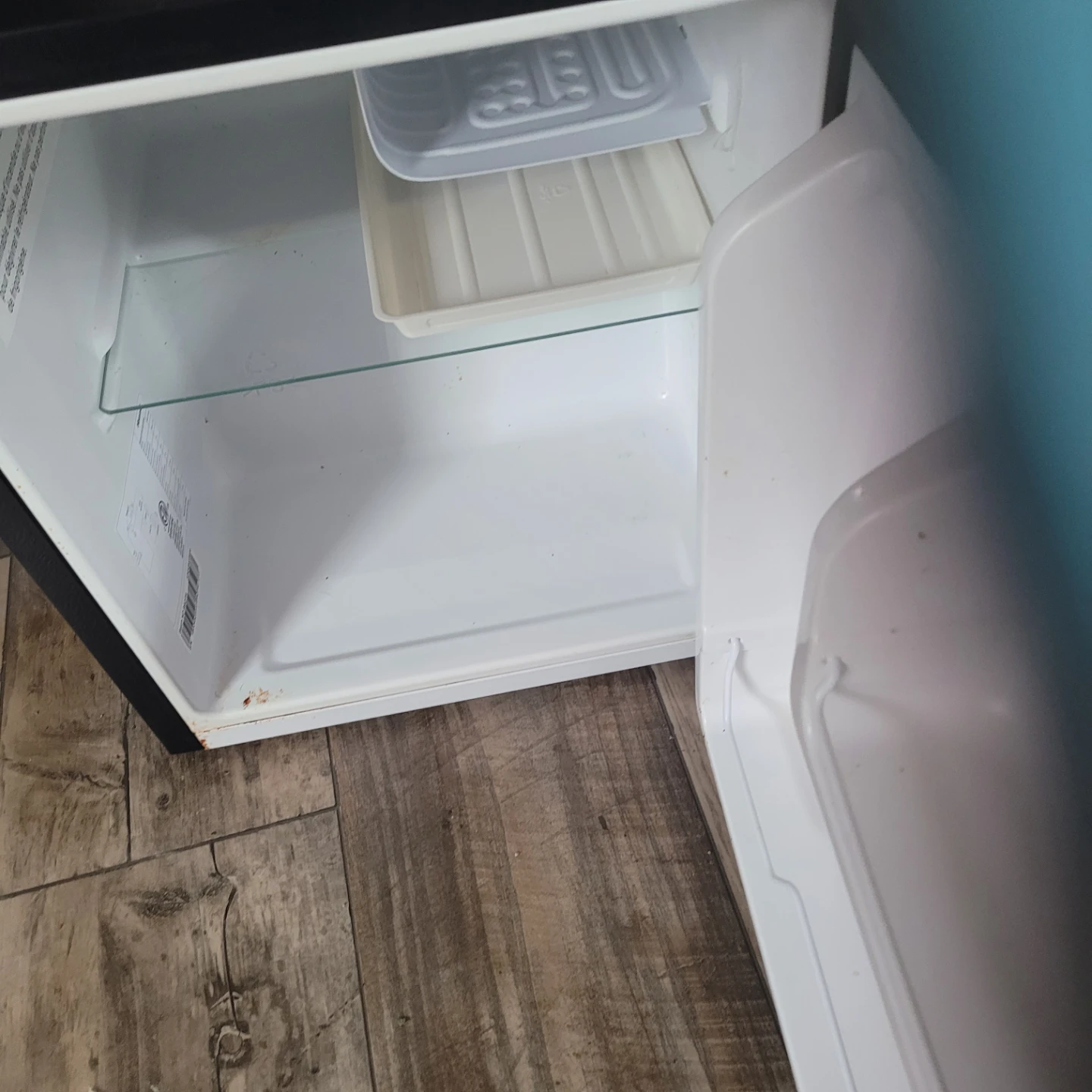 Hisense Compact Mini Refrigerator - photo 3