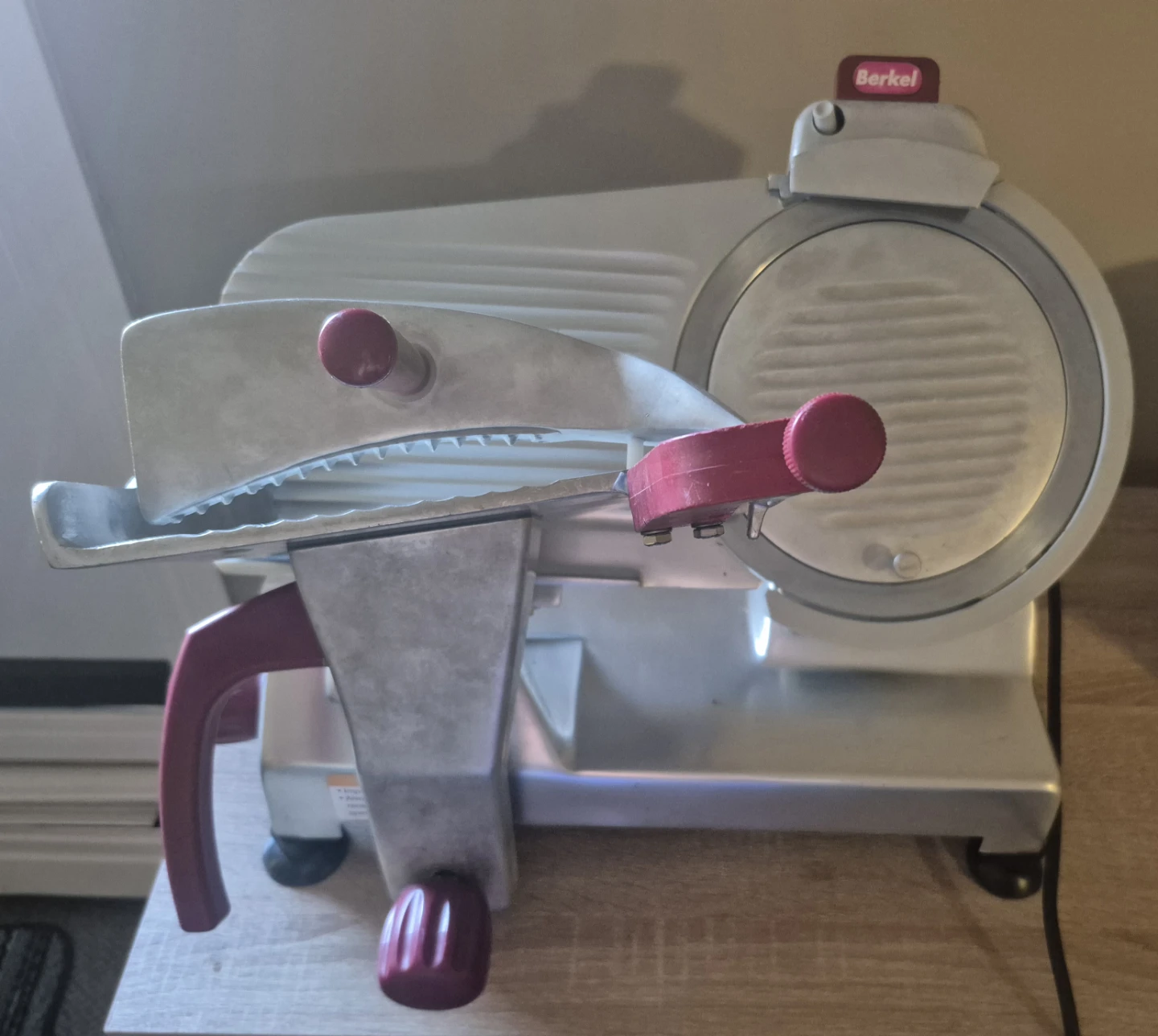 Berkel 825A-Plus 10 inch  commercial Meat Slicer - photo 5