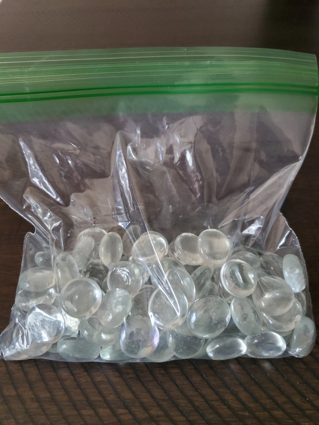 Clear decorative glass stones