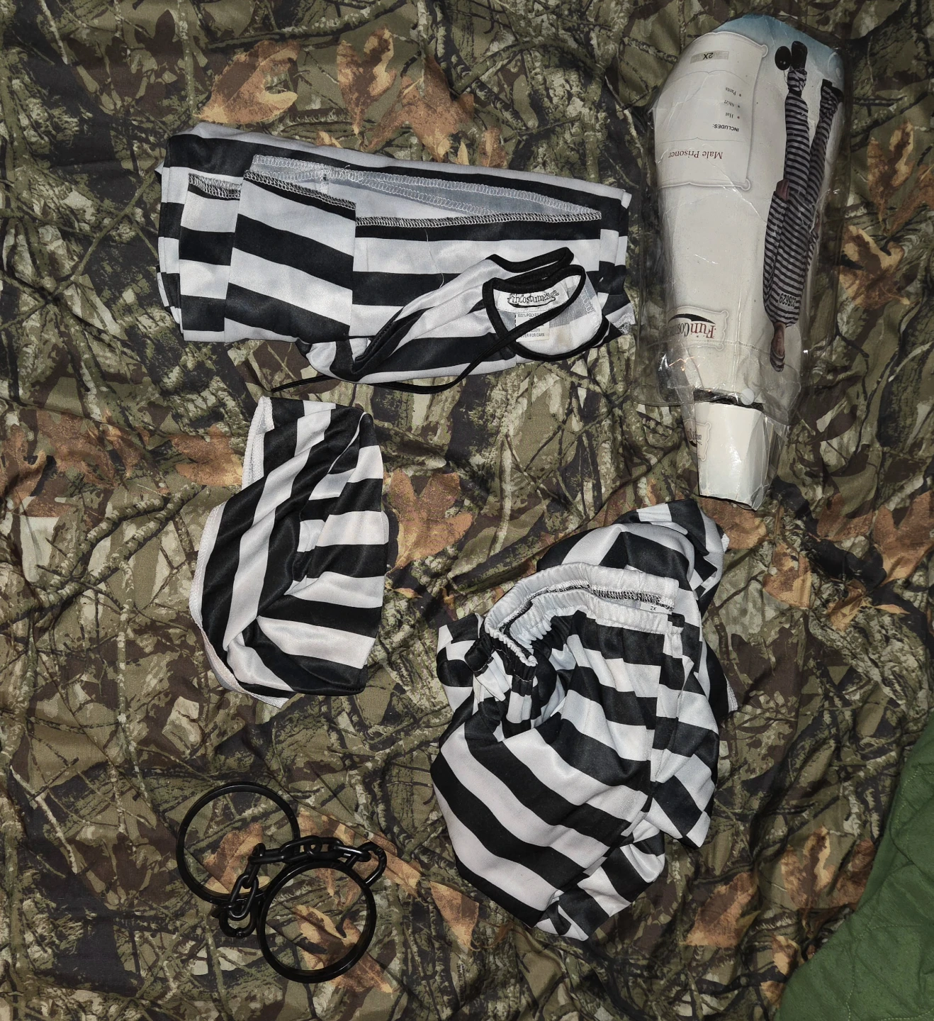 Male Prisoner: 235629 Costume in a Men's 2XL w/ Vintage Cuffs - photo 2
